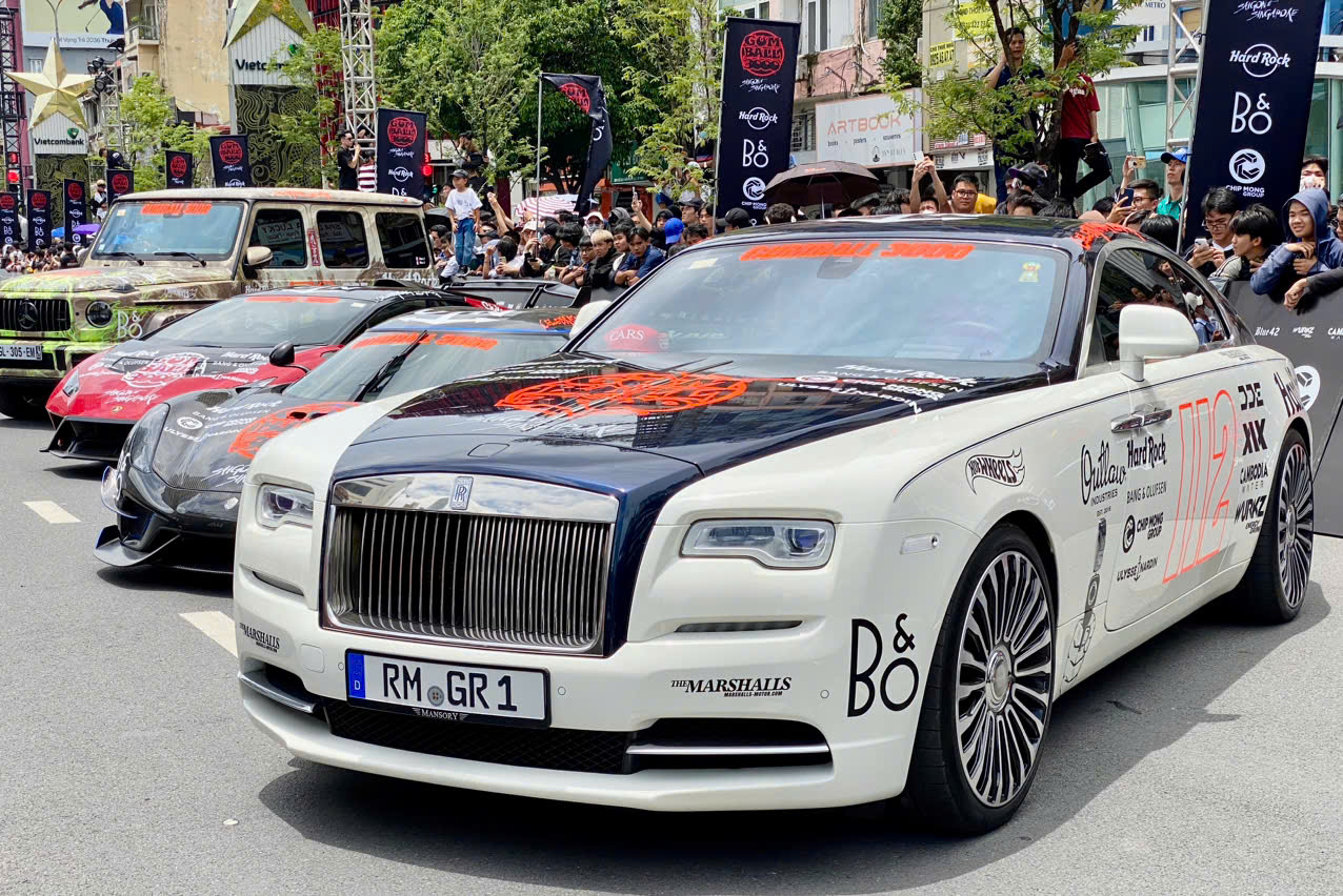 Soi giá siêu xe Rolls-Royce, Koenigsegg, Ferrari...tại Gumball 3000 - Ảnh 1