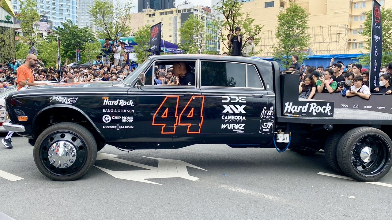 Soi giá siêu xe Rolls-Royce, Koenigsegg, Ferrari...tại Gumball 3000 - Ảnh 3