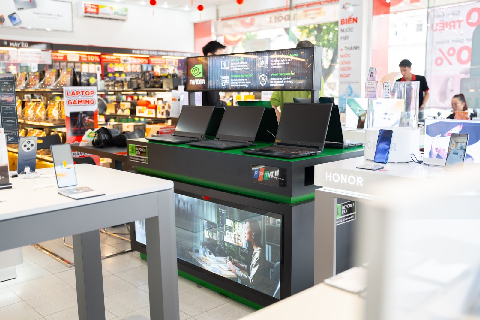 Bắt tay Nvidia, một nhà bán lẻ mở liền 2 điểm trải nghiệm laptop AI tại Hà Nội, TP.HCM - Ảnh 2