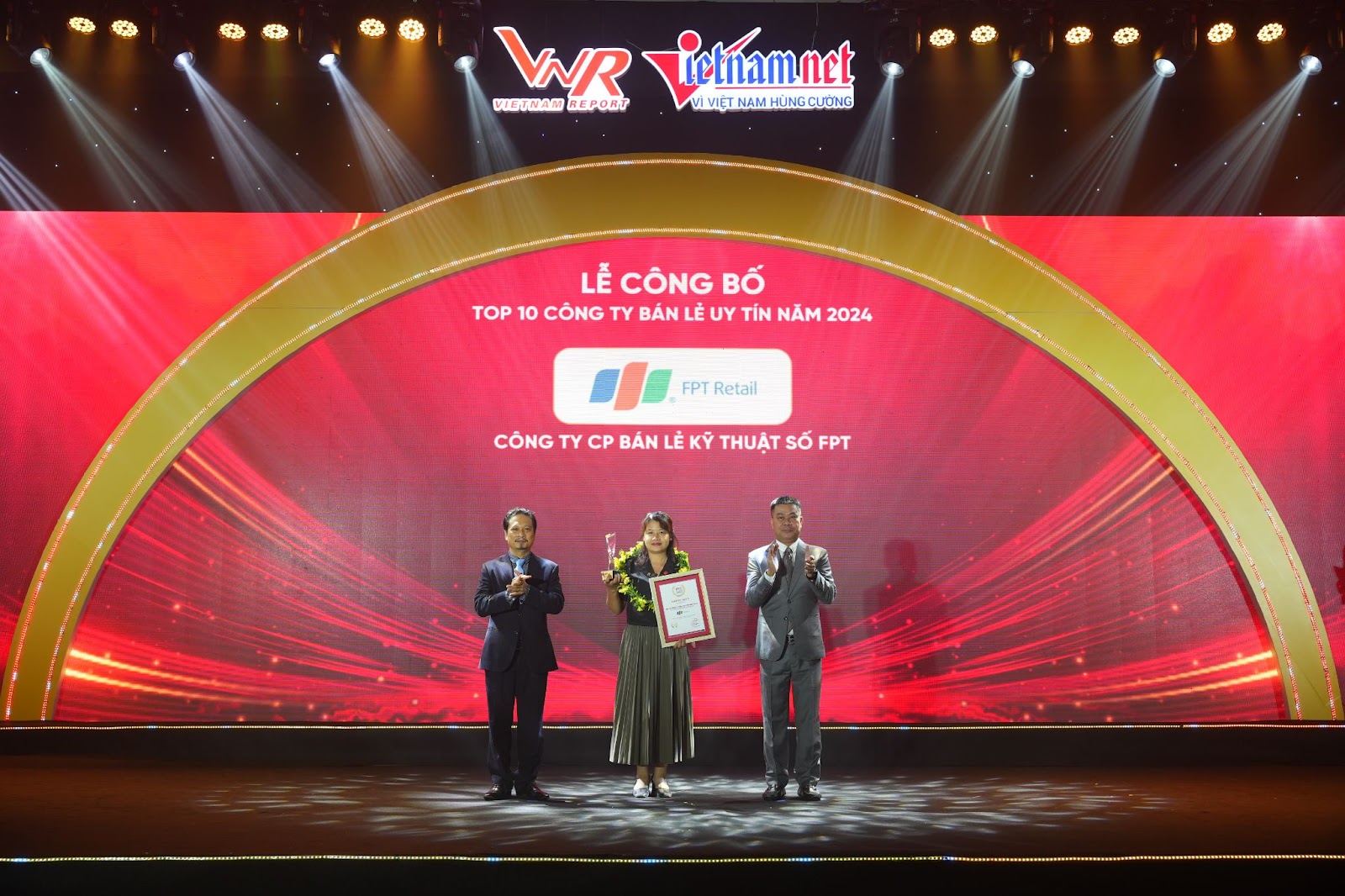 FPT Retail năm thứ 8 đứng trong top 10 công ty bán lẻ uy tín - Ảnh 1