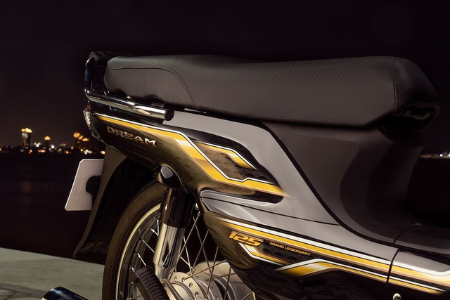 Honda Dream bản mới vừa về đại lý Việt: Chạy 50km/lít xăng, ánh vàng sang trọng, công nghệ hoài cổ - Ảnh 3