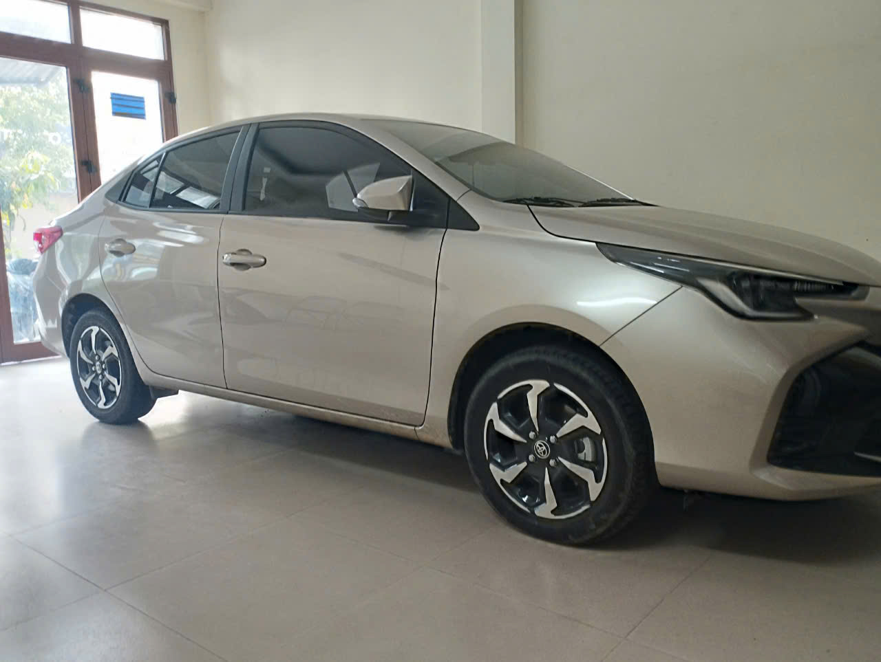 Khách hàng tố đại lý Toyota "lừa" giảm phí trước bạ - Ảnh 2