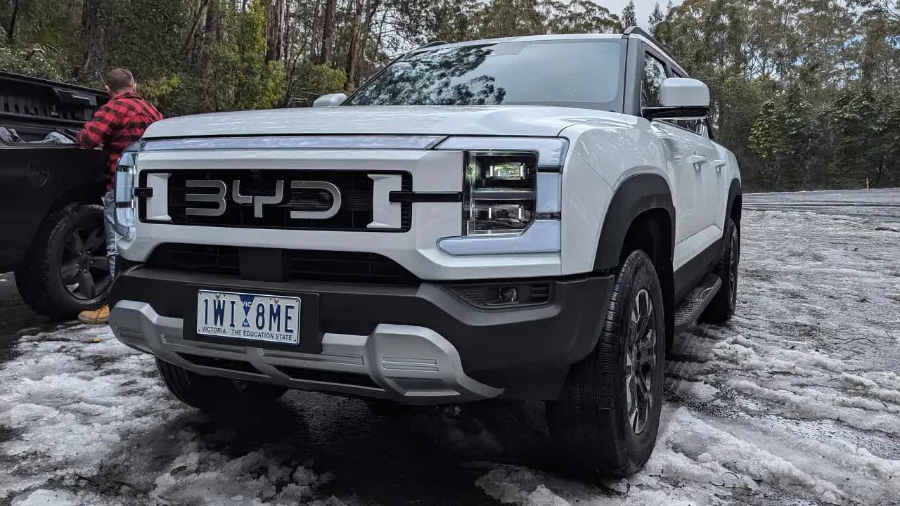 Hãng xe vừa vào VN ra mắt bán tải mới: Lớn hơn Toyota Hilux, 'ăn' 2L/100km, giá bán rẻ nhất phân khúc - Ảnh 1