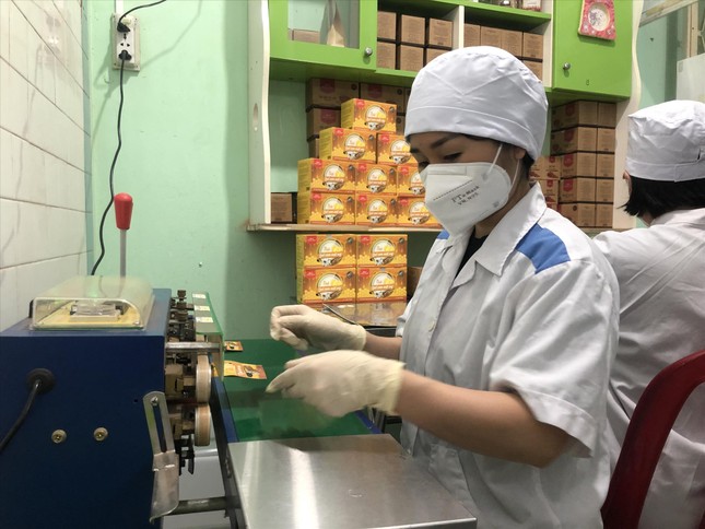 Hàng giá rẻ xuyên biên giới: Món hời không dễ 'ăn' - Ảnh 1