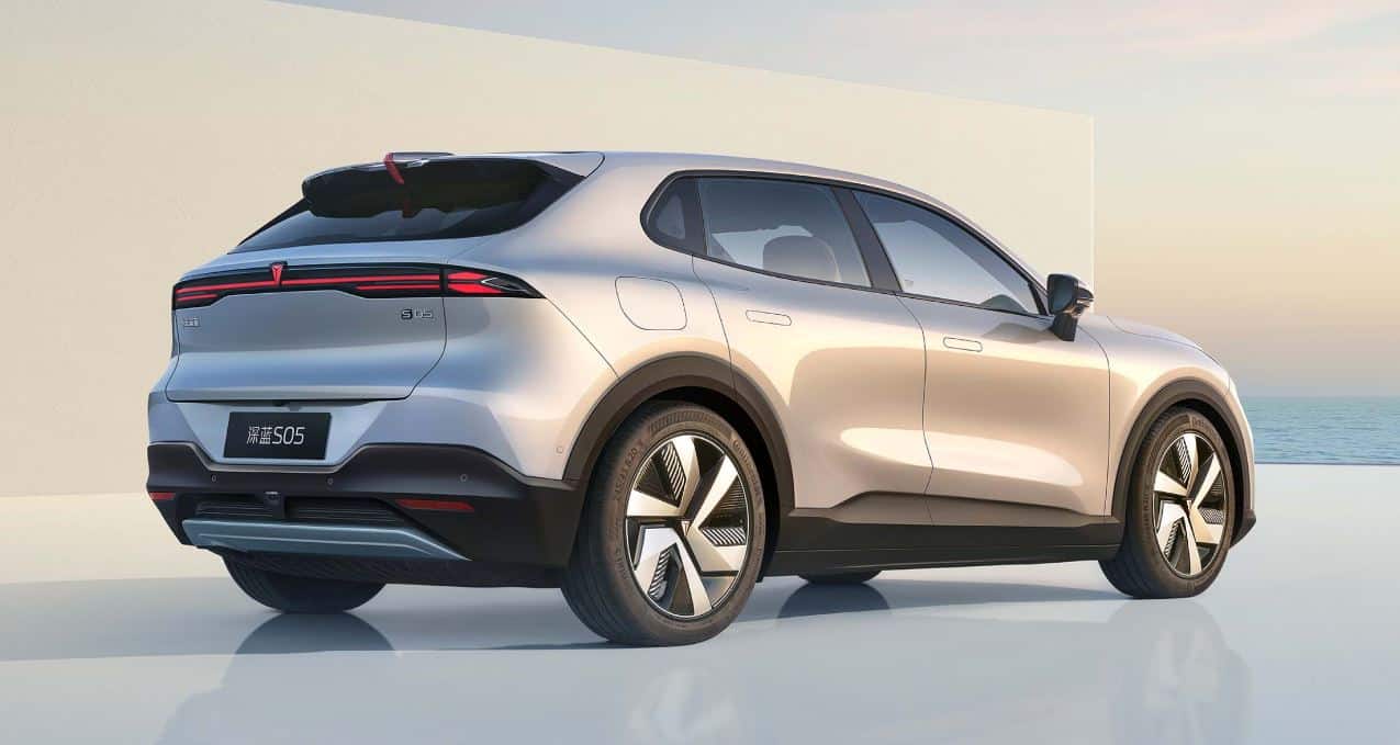 "Ông trùm" xe tải tại Việt Nam ra mắt SUV ngang cỡ Mazda CX-5: giá từ 430 triệu đồng, khả năng di chuyển hơn 1.000 km - Ảnh 3