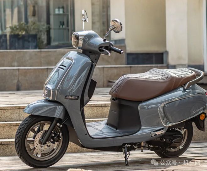 Tân binh của Suzuki: Đẹp ngang Vespa mà giá chỉ bằng một nửa, 'ăn' ít xăng hơn xe ga tiết kiệm nhất VN - Ảnh 2