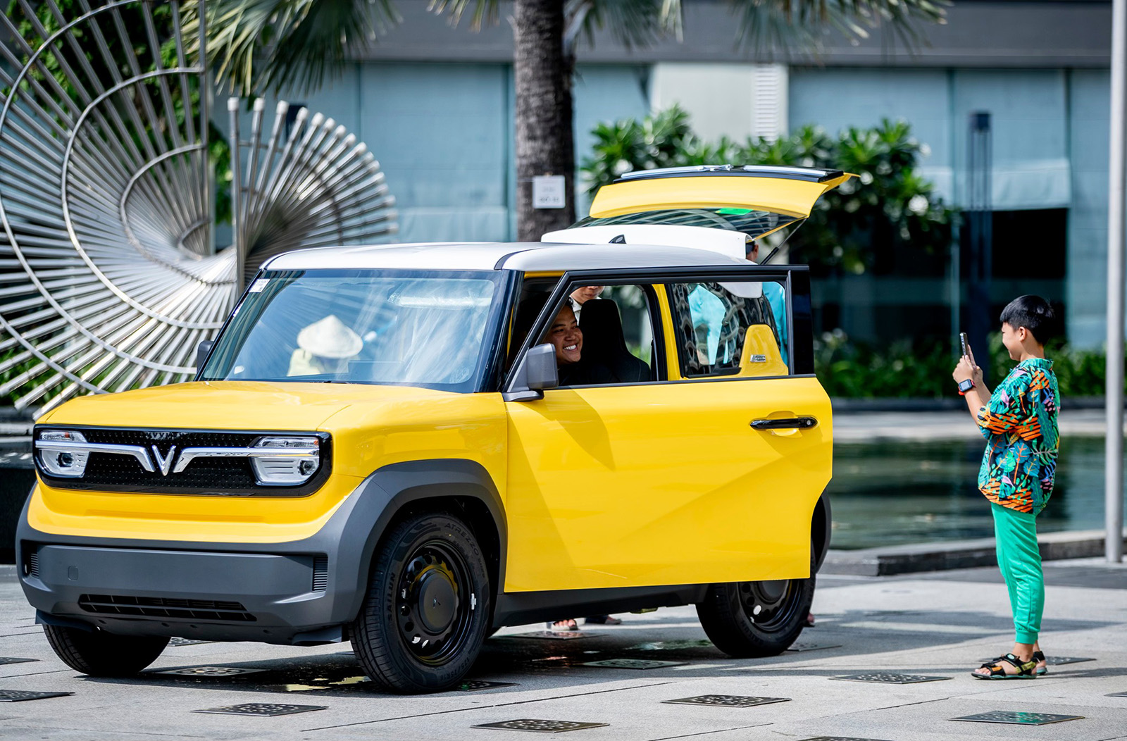 Xe điện đang ồ ạt vào Việt Nam nhưng chỉ VinFast mới dễ thành công được vì 3 lý do - Ảnh 1