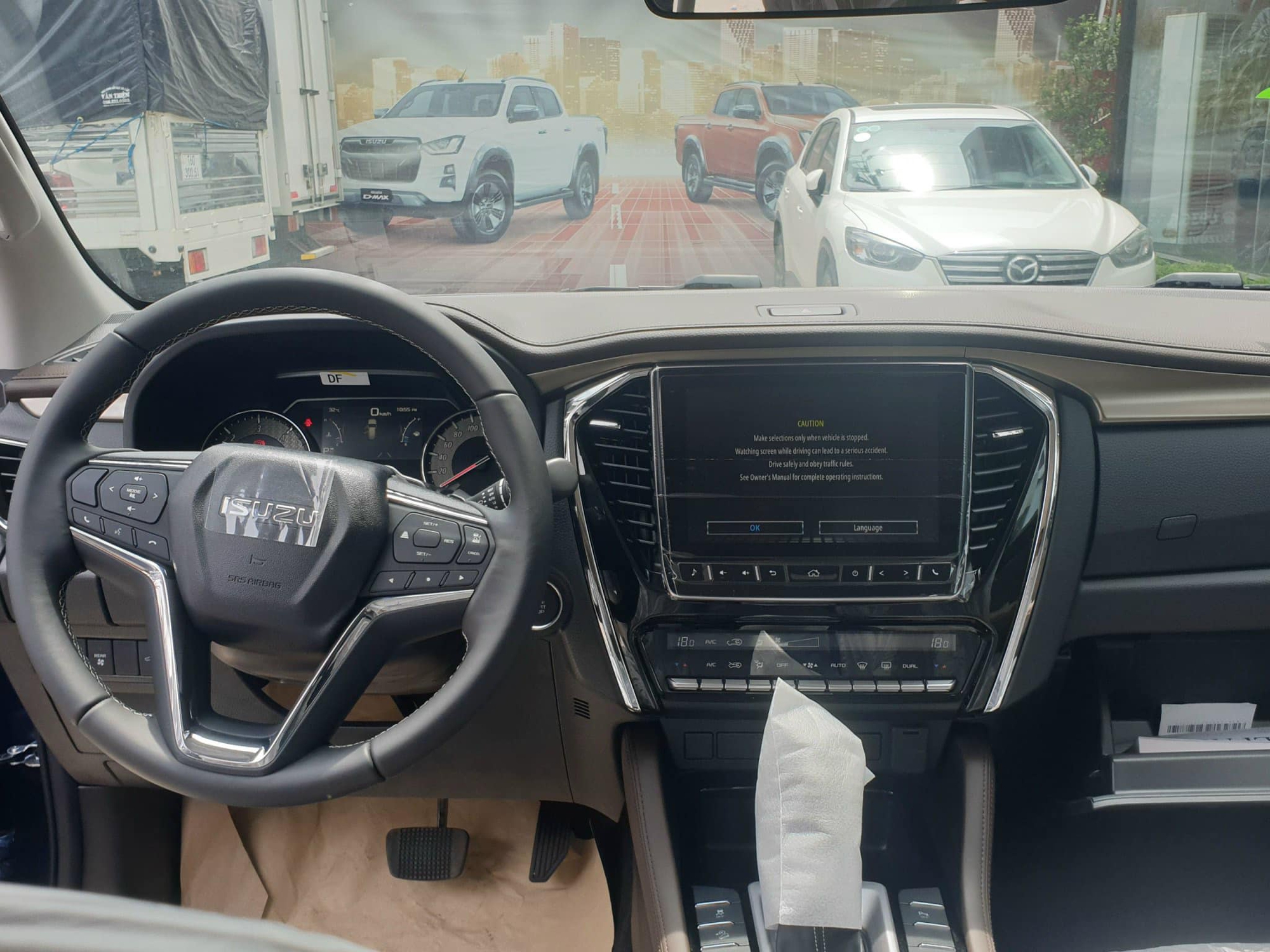 Isuzu mu-X giảm tới 215 triệu tại đại lý: Giá khởi điểm từ 810 triệu đồng, SUV hạng D nhưng rẻ ngang CX-5, Territory - Ảnh 9