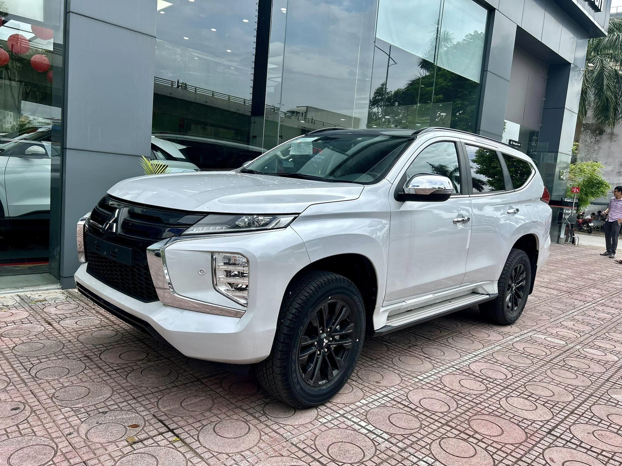 Sắp hết năm 2024 nhưng đại lý vẫn miệt mài xả kho Mitsubishi Pajero Sport 2023: Giảm sâu nhất 270 triệu đồng, giá khởi điểm ngang Hyundai Tucson - Ảnh 1