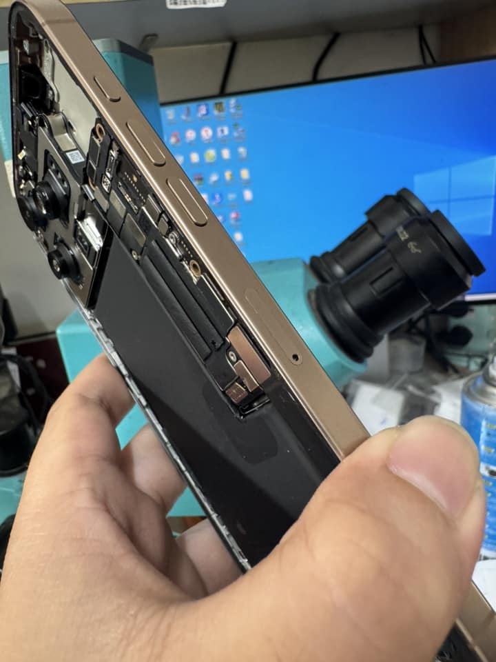 iPhone 16 Pro Max bản khóa SIM tràn về Việt Nam, giá rẻ hơn 7 triệu đồng - Ảnh 4