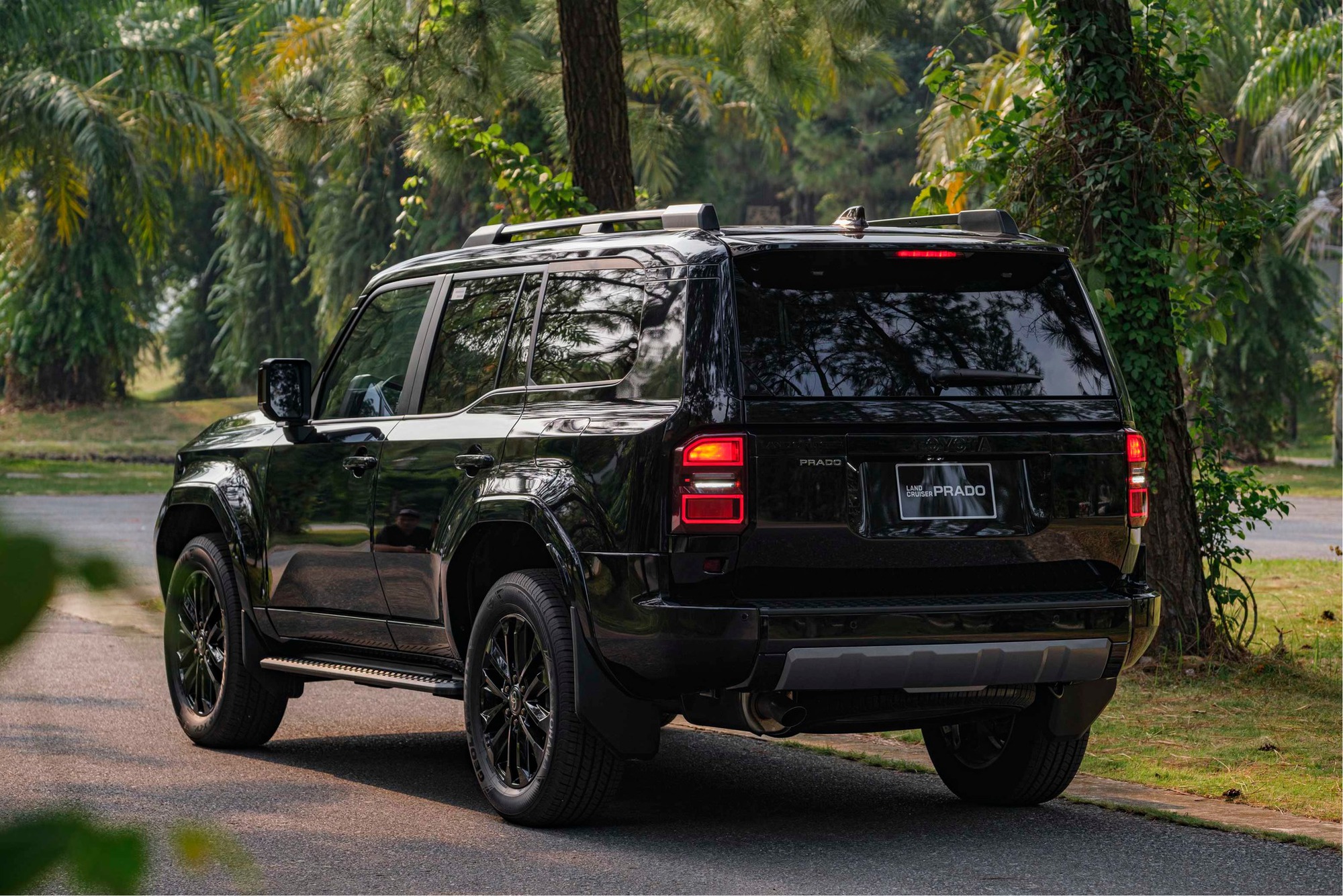 Toyota Land Cruiser Prado 2024 ra mắt Việt Nam: Giá từ 3,46 tỷ đồng, động cơ 267 mã lực, có ADAS, sẽ trưng bày ở VMS 2024 - Ảnh 3