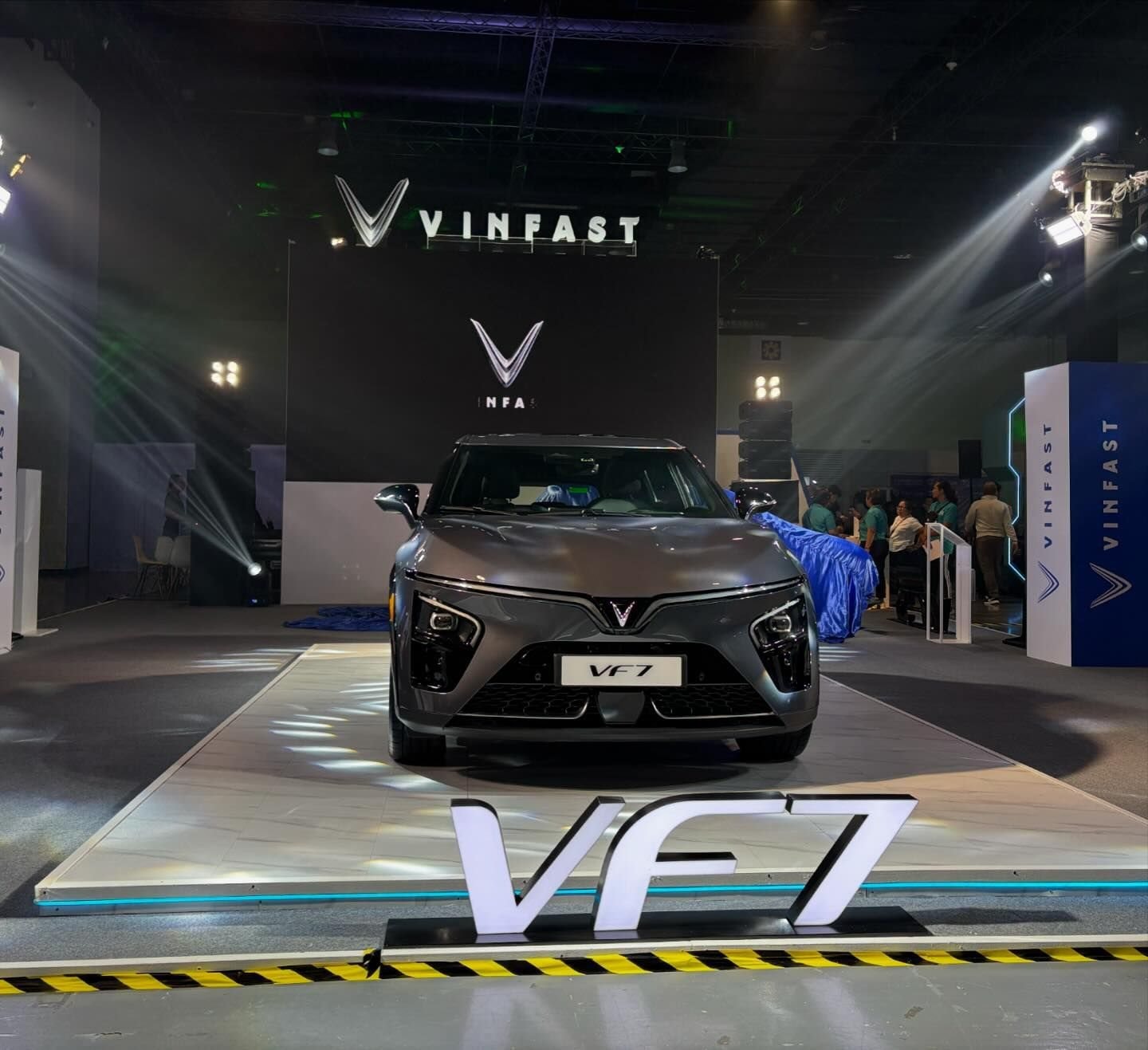 VinFast chính thức mở bán VF 7 tại Philippines, giá bán từ 644 triệu đồng - Ảnh 2