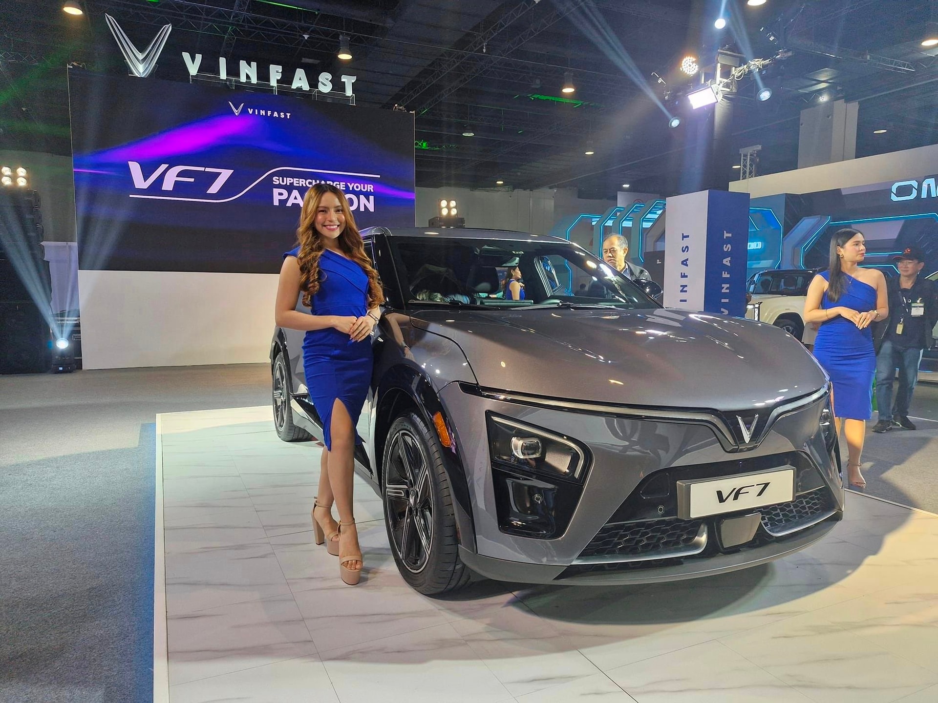 VinFast chính thức mở bán VF 7 tại Philippines, giá bán từ 644 triệu đồng - Ảnh 1