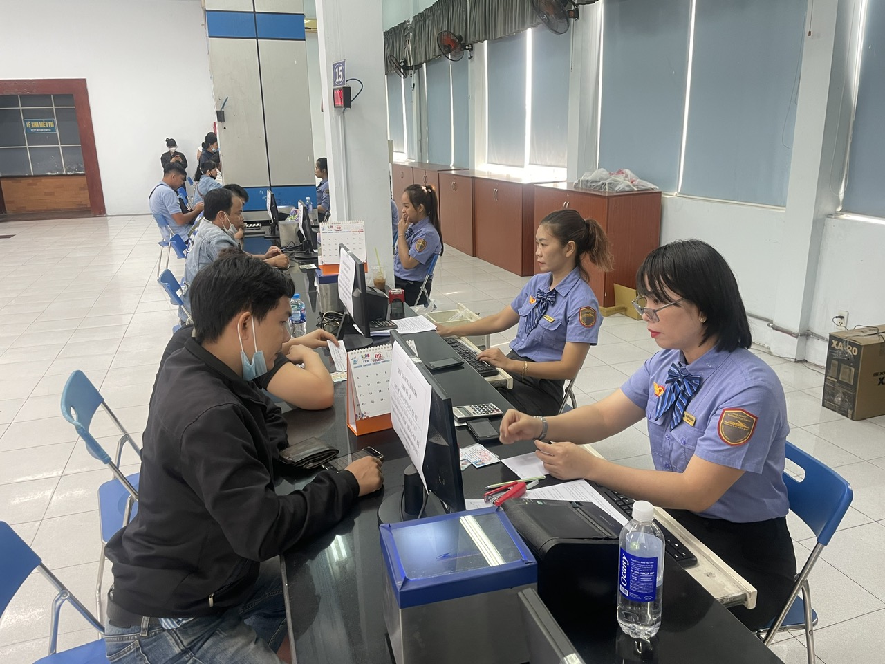 Ngày đầu bán vé tàu Tết: Nhiều người đến ga từ 3 giờ sáng, 21.000 vé hết vèo trong 90 phút - Ảnh 5