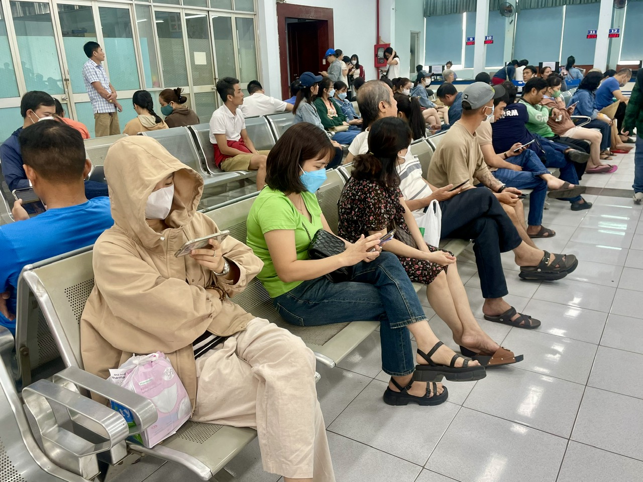 Ngày đầu bán vé tàu Tết: Nhiều người đến ga từ 3 giờ sáng, 21.000 vé hết vèo trong 90 phút - Ảnh 4