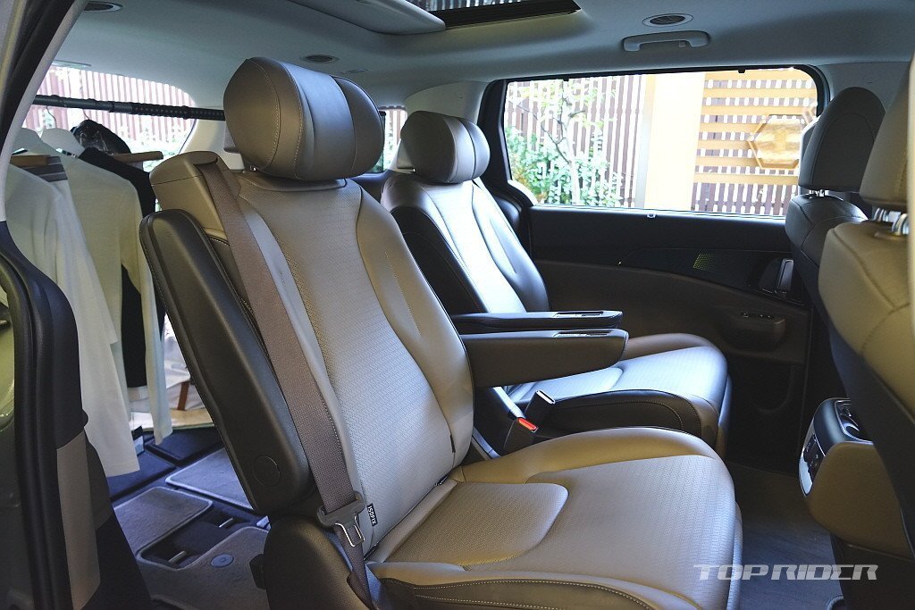 Kia Carnival 2025 ra mắt: Vô lăng có thể cảm nhận lực tay để đánh lái chuẩn hơn, cải tiến đáng kể công nghệ và an toàn - Ảnh 9