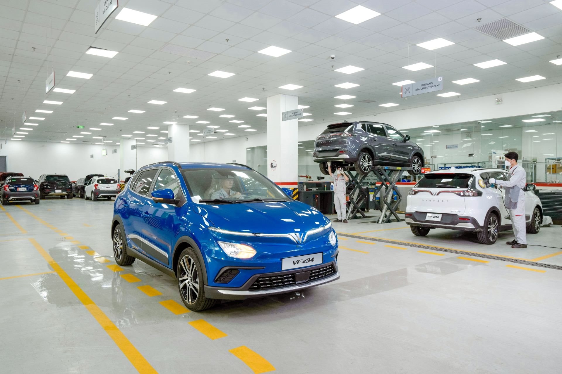 Chơi quá lớn: Ông Phạm Nhật Vượng tuyên bố đưa thêm 150 xưởng dịch vụ VinFast trong 2 tháng tới, bắt tay xưởng ngoài phục vụ riêng đội taxi Xanh SM - Ảnh 1