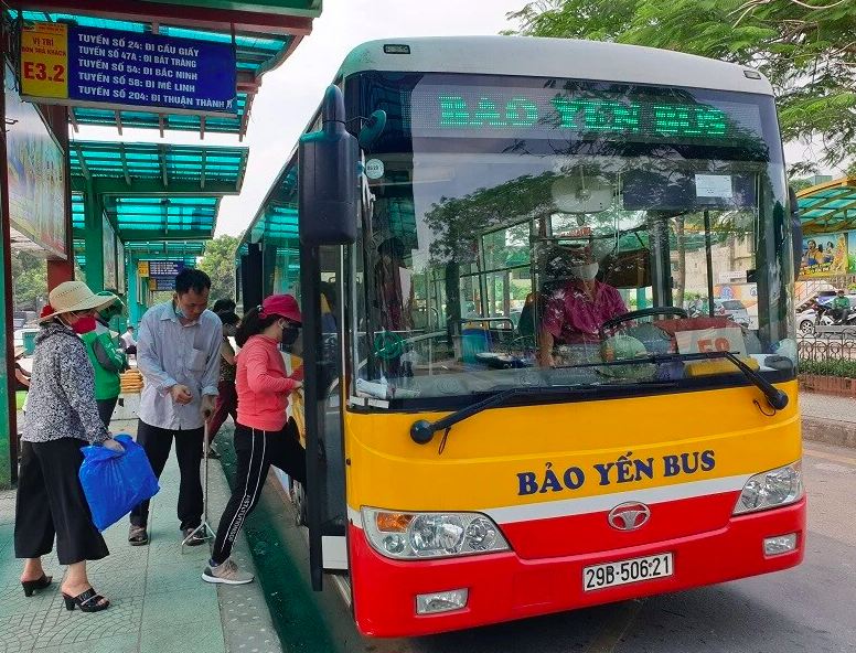 Học sinh, sinh viên, công nhân... bị tăng giá vé tháng xe buýt lên 40% - Ảnh 1