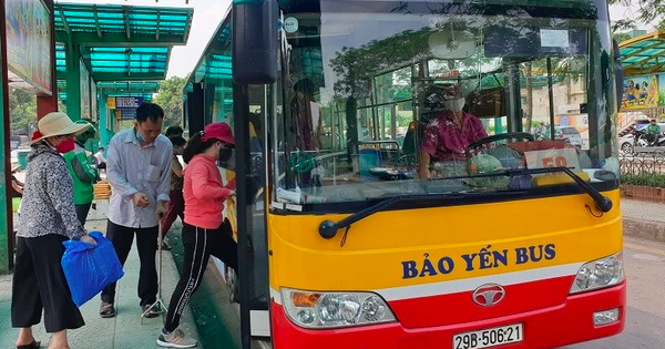 Học sinh, sinh viên, công nhân... bị tăng giá vé tháng xe buýt lên 40%