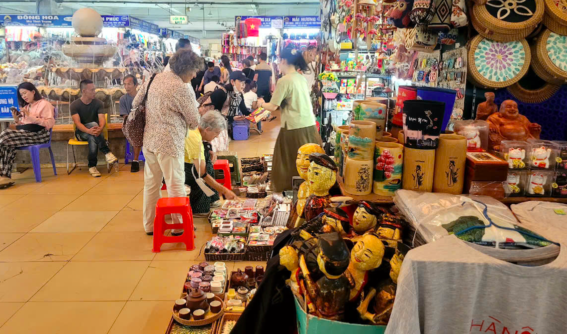 VIDEO: Chợ Đồng Xuân kinh doanh thế nào trước "bão" chốt đơn online? - Ảnh 4