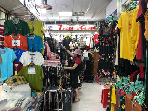 Thời trang Việt loay hoay với hàng giá rẻ Trung Quốc - Ảnh 1