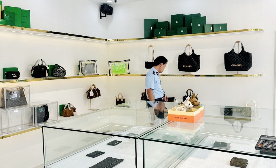 Phát hiện hàng loạt túi xách Chanel giả ở Đà Nẵng - Ảnh 1