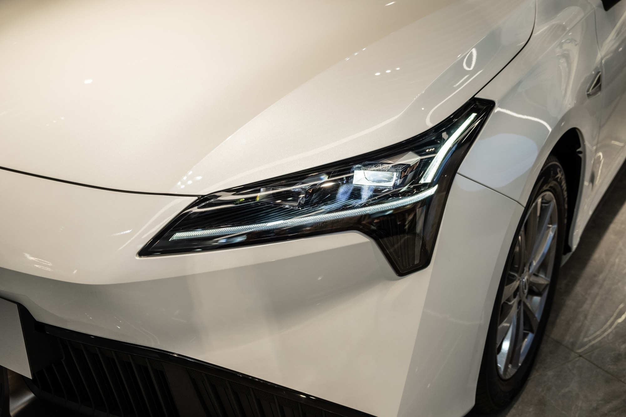 AION ra mắt Việt Nam, tung 2 xe mới: ES giá 788 triệu đồng, Y Plus giá 888 triệu đồng - Ảnh 6