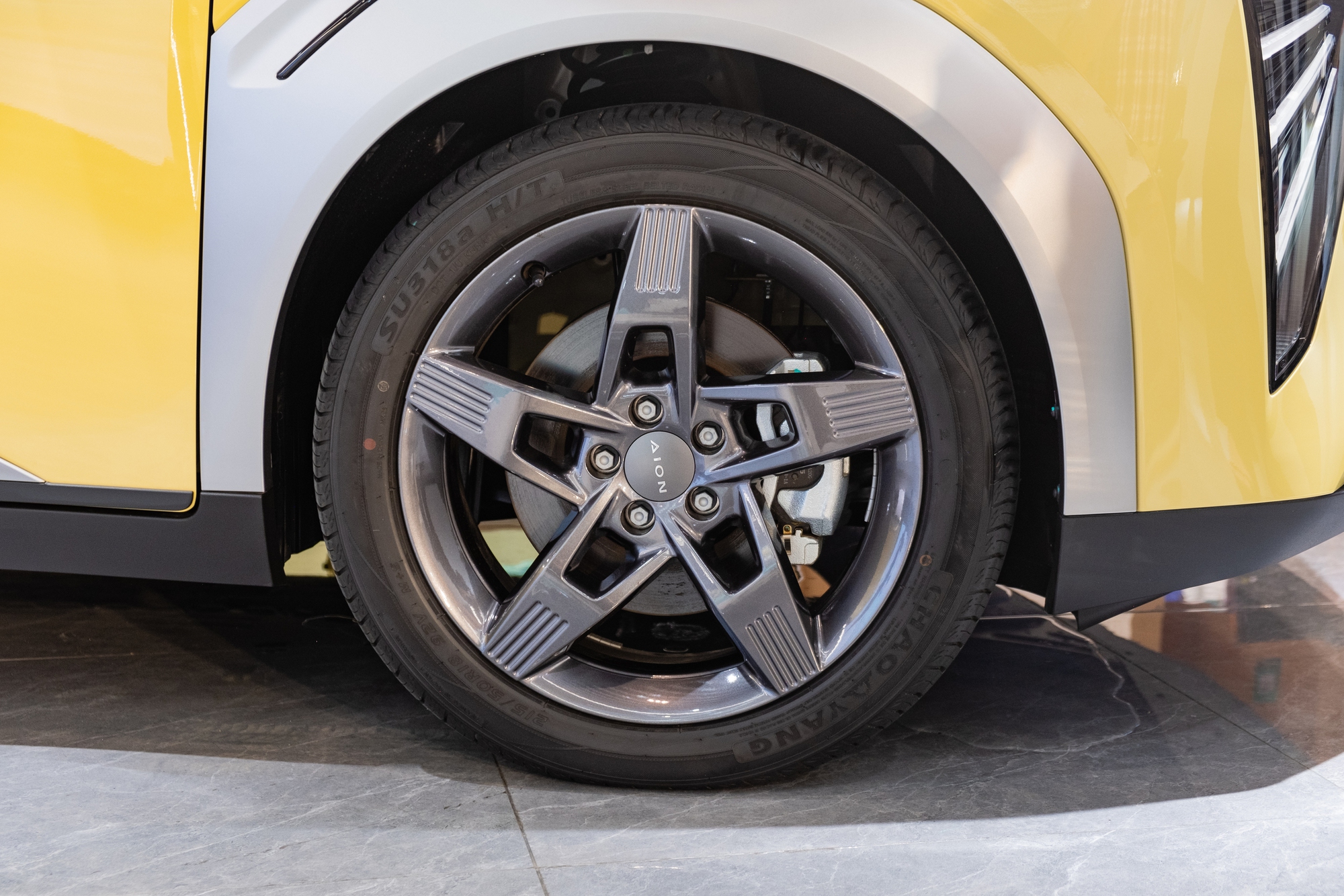 AION ra mắt Việt Nam, tung 2 xe mới: ES giá 788 triệu đồng, Y Plus giá 888 triệu đồng - Ảnh 23