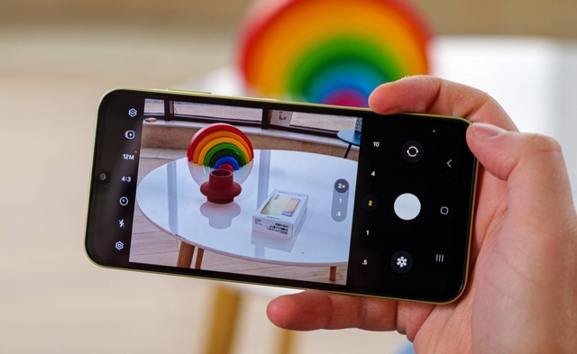 17 triệu người đã mua điện thoại này trong nửa đầu 2024: Không có 5G, giá còn chưa bằng 1/5 Galaxy S24 - Ảnh 2