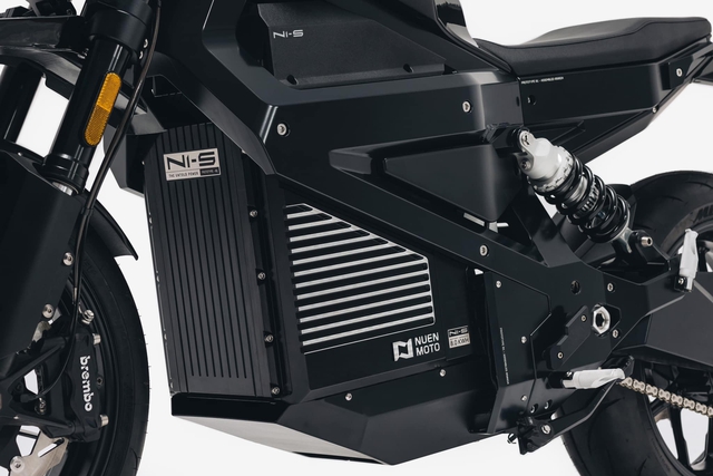 Xe máy điện Việt khỏe như ô tô ra mắt, dân mạng nước ngoài trầm trồ vì thiết kế và nhiều thứ 'ăn điểm' - Ảnh 3