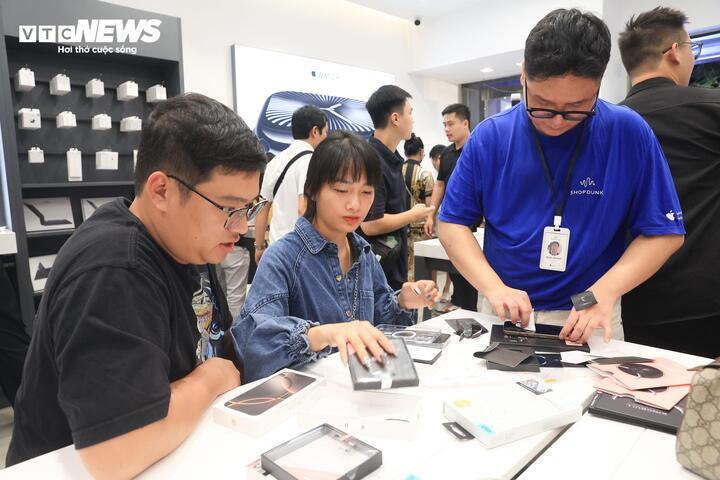 Doanh thu bán dòng iPhone mới ở Việt Nam tăng cao - Ảnh 2