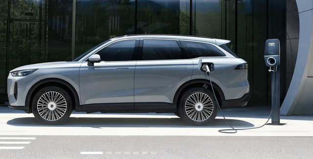 Hãng xe xây nhà máy 20.000 tỷ tại Việt Nam ra mắt mẫu SUV tiết kiệm xăng: ngang cỡ Hyundai Santa Fe, giá chưa đến 500 triệu đồng - Ảnh 1