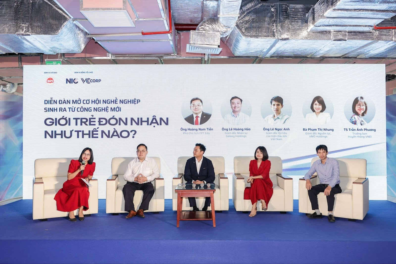 Đừng để bản thân vô dụng trước thời đại số - Ảnh 1