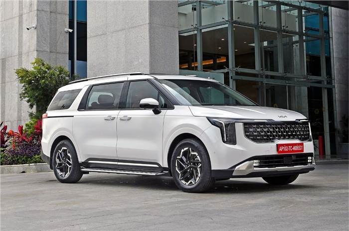 Kia Carnival siêu ‘hot’ tại nước này: Đắt gấp 3 Innova nhưng vẫn ‘cháy’ hàng, khách chờ 1 năm chưa có xe - Ảnh 1