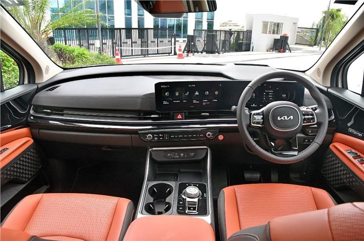 Kia Carnival siêu ‘hot’ tại nước này: Đắt gấp 3 Innova nhưng vẫn ‘cháy’ hàng, khách chờ 1 năm chưa có xe - Ảnh 4