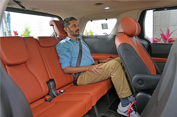 Kia Carnival siêu ‘hot’ tại nước này: Đắt gấp 3 Innova nhưng vẫn ‘cháy’ hàng, khách chờ 1 năm chưa có xe - Ảnh 6