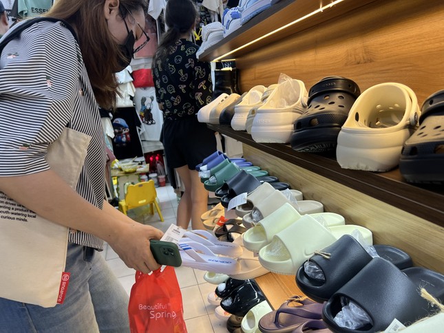 Quản lý thị trường: Kinh doanh hàng nhái 'siêu lợi nhuận' - Ảnh 3