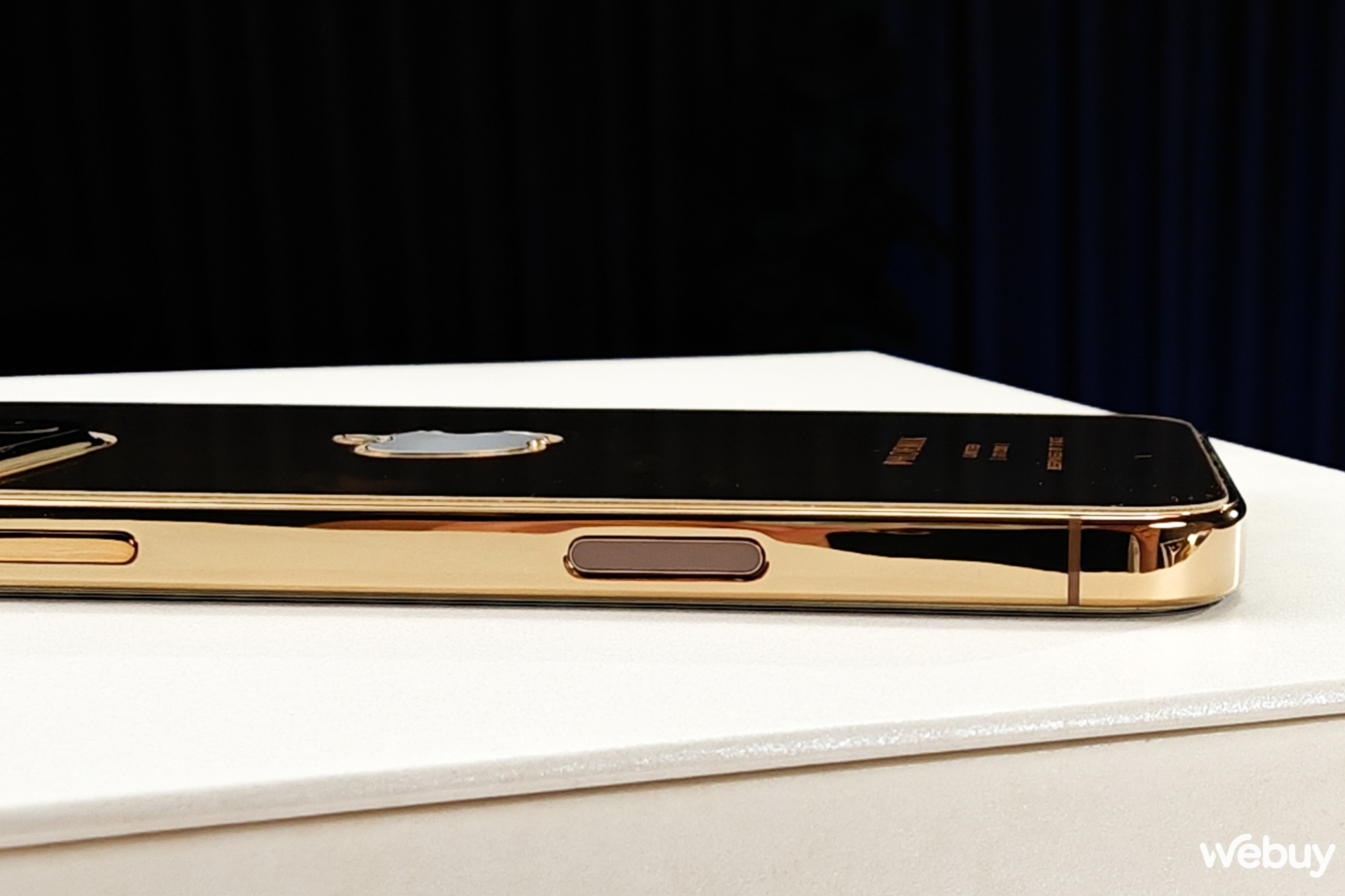 Cận cảnh iPhone 16 Pro Max mạ vàng 24K: Giới hạn 200 chiếc trên toàn cầu, giá gần 100 triệu đồng - Ảnh 5