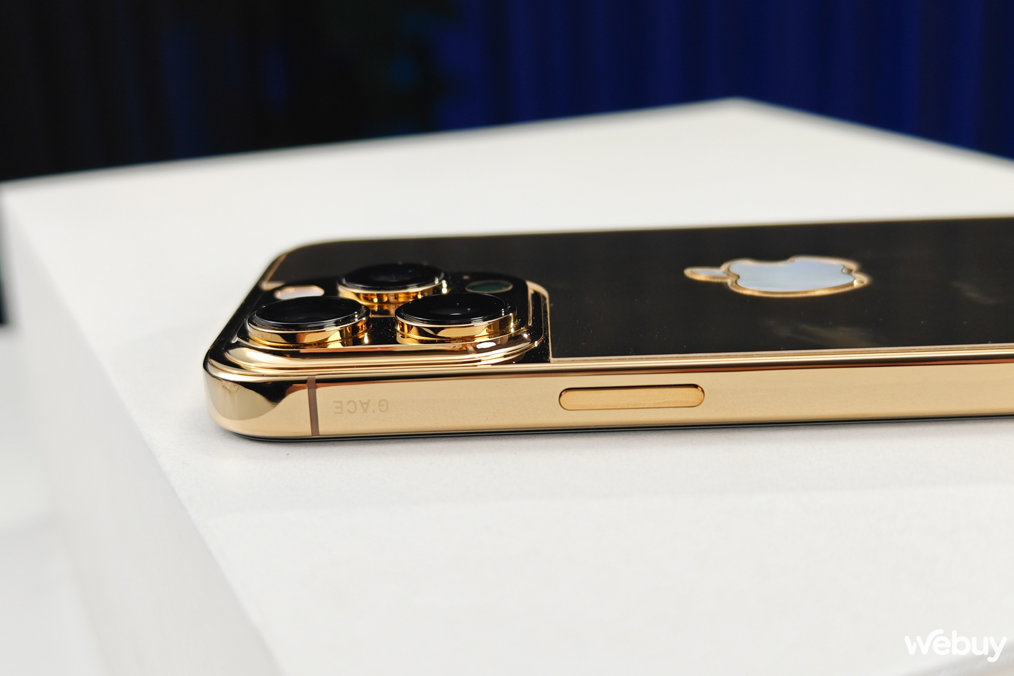 Cận cảnh iPhone 16 Pro Max mạ vàng 24K: Giới hạn 200 chiếc trên toàn cầu, giá gần 100 triệu đồng - Ảnh 4