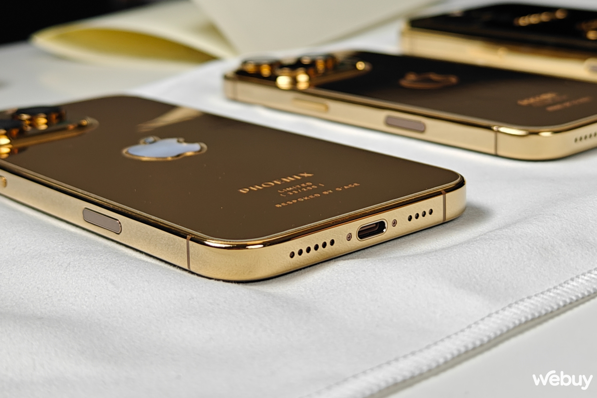 Cận cảnh iPhone 16 Pro Max mạ vàng 24K: Giới hạn 200 chiếc trên toàn cầu, giá gần 100 triệu đồng - Ảnh 8