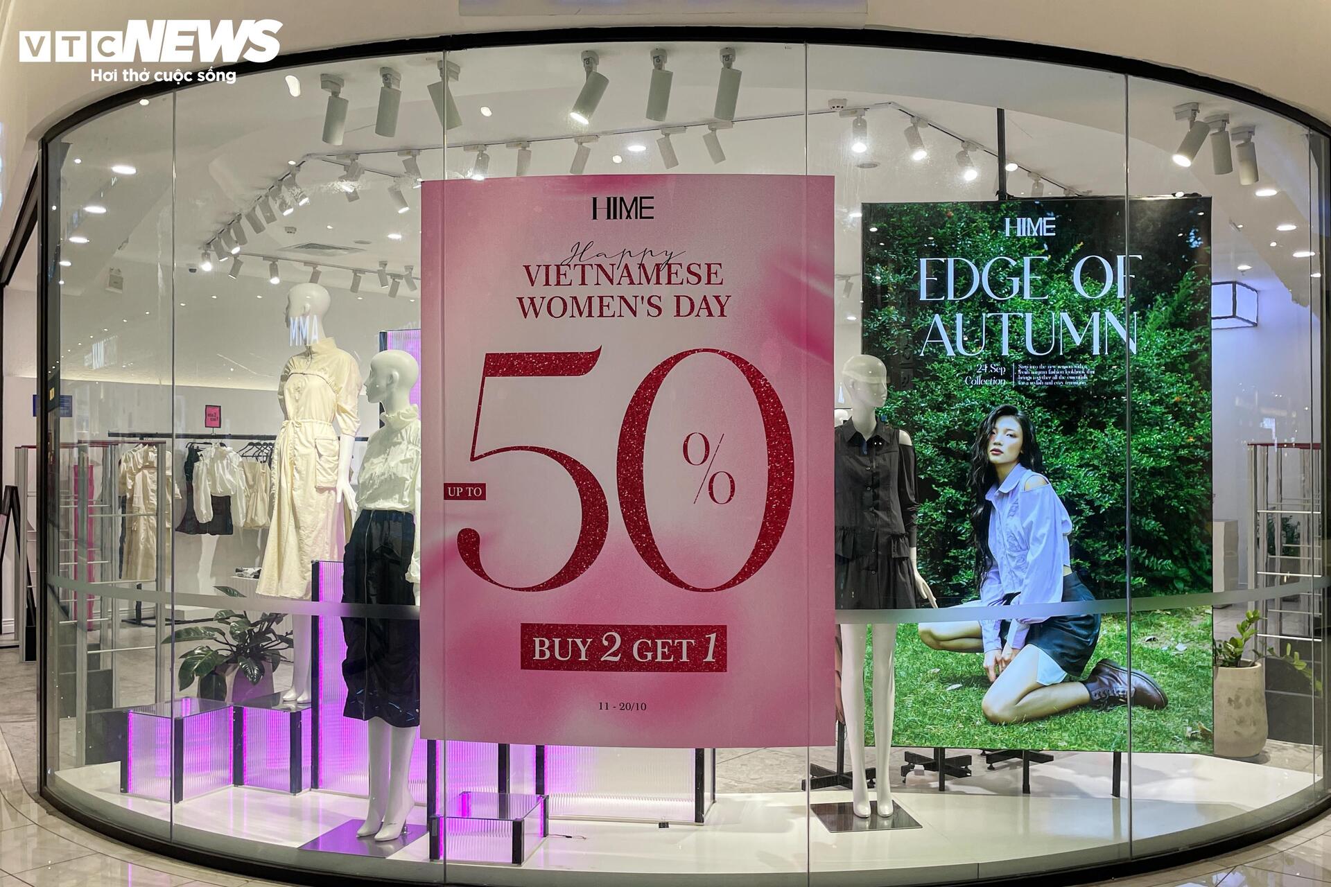 Quà tặng 20/10 đua nhau giảm giá, khách vẫn vắng - Ảnh 16