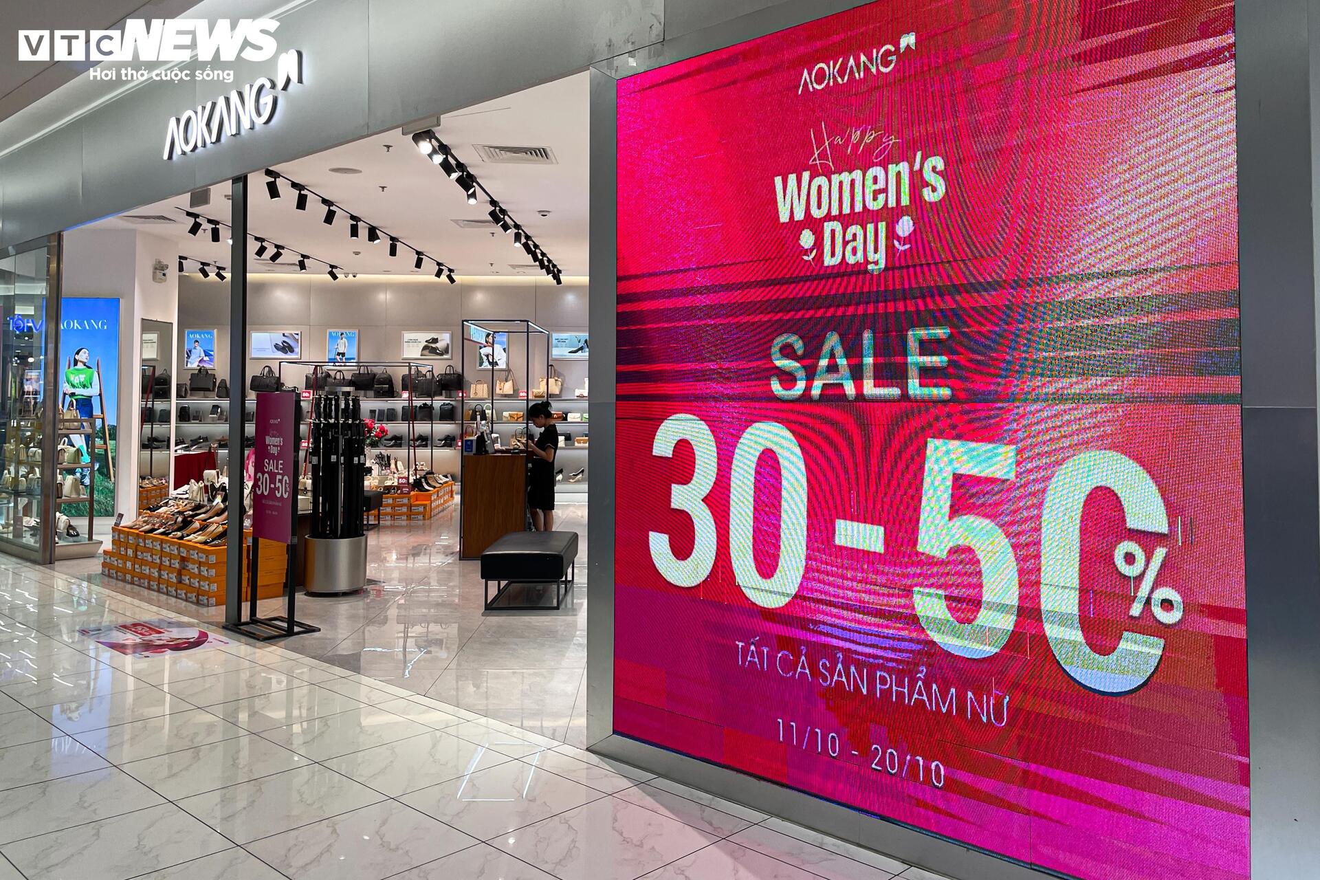 Quà tặng 20/10 đua nhau giảm giá, khách vẫn vắng - Ảnh 18