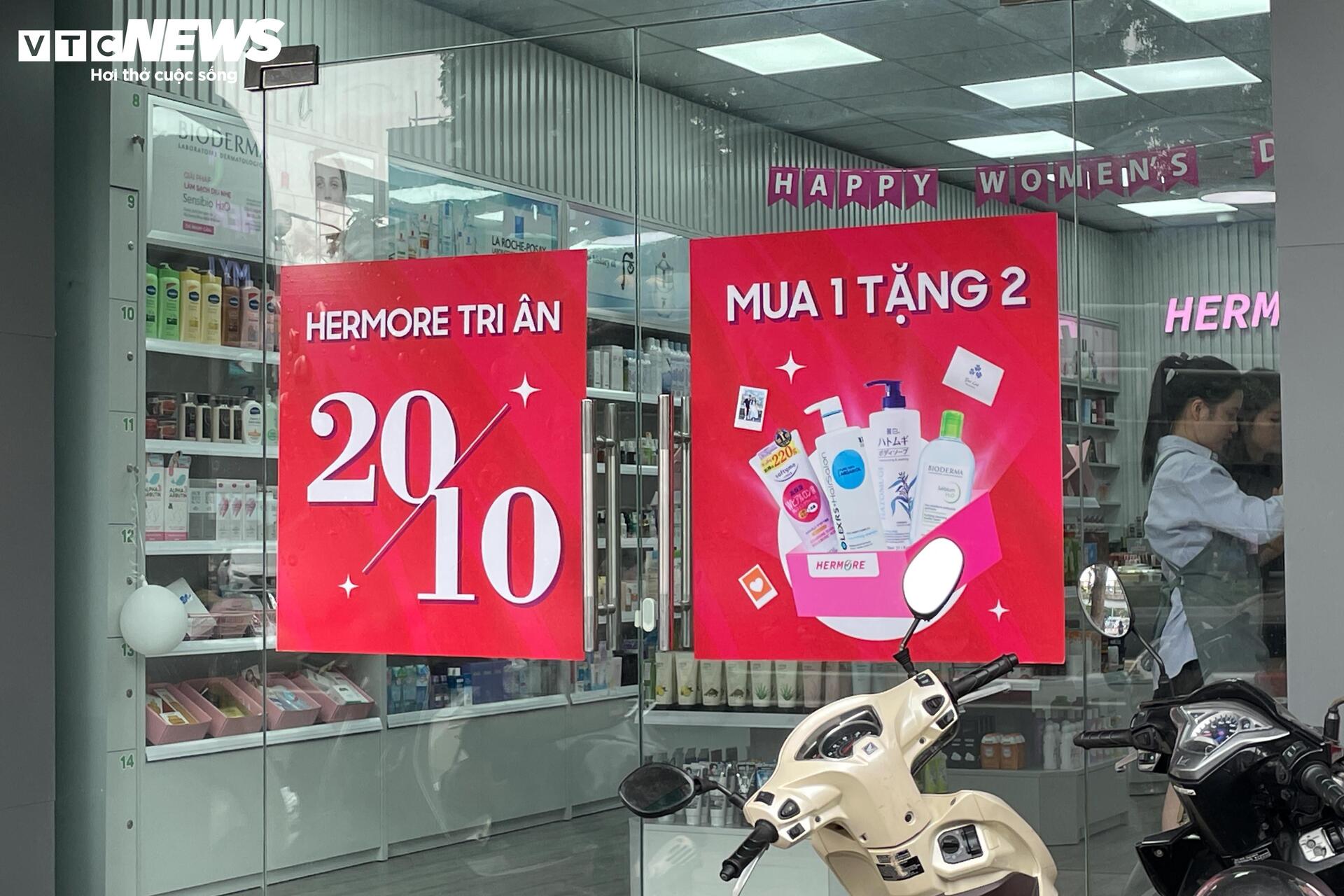 Quà tặng 20/10 đua nhau giảm giá, khách vẫn vắng - Ảnh 13