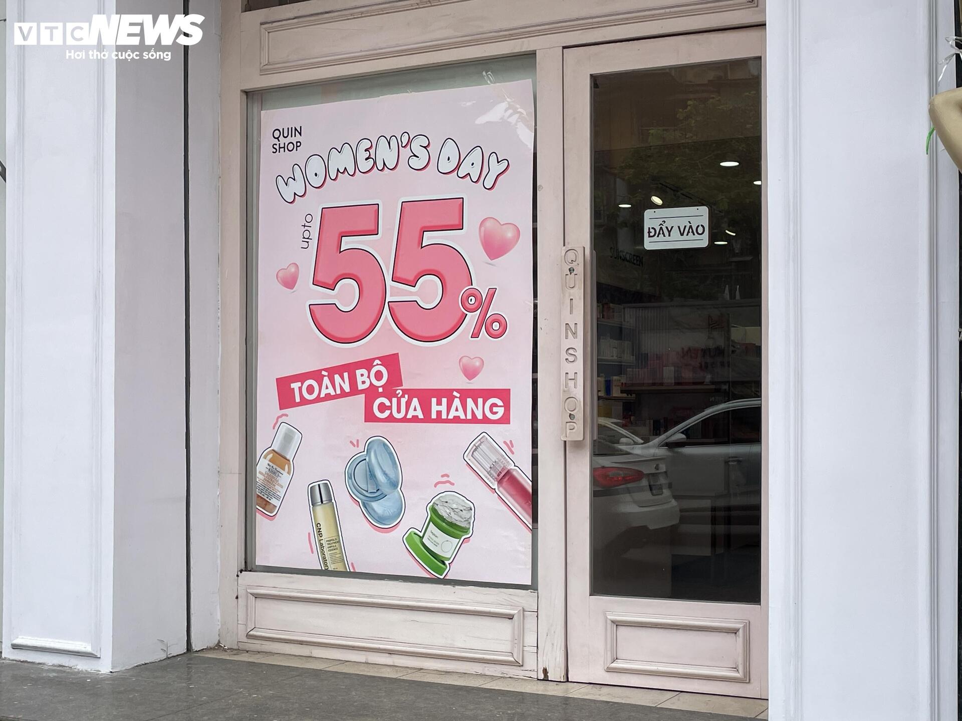 Quà tặng 20/10 đua nhau giảm giá, khách vẫn vắng - Ảnh 12