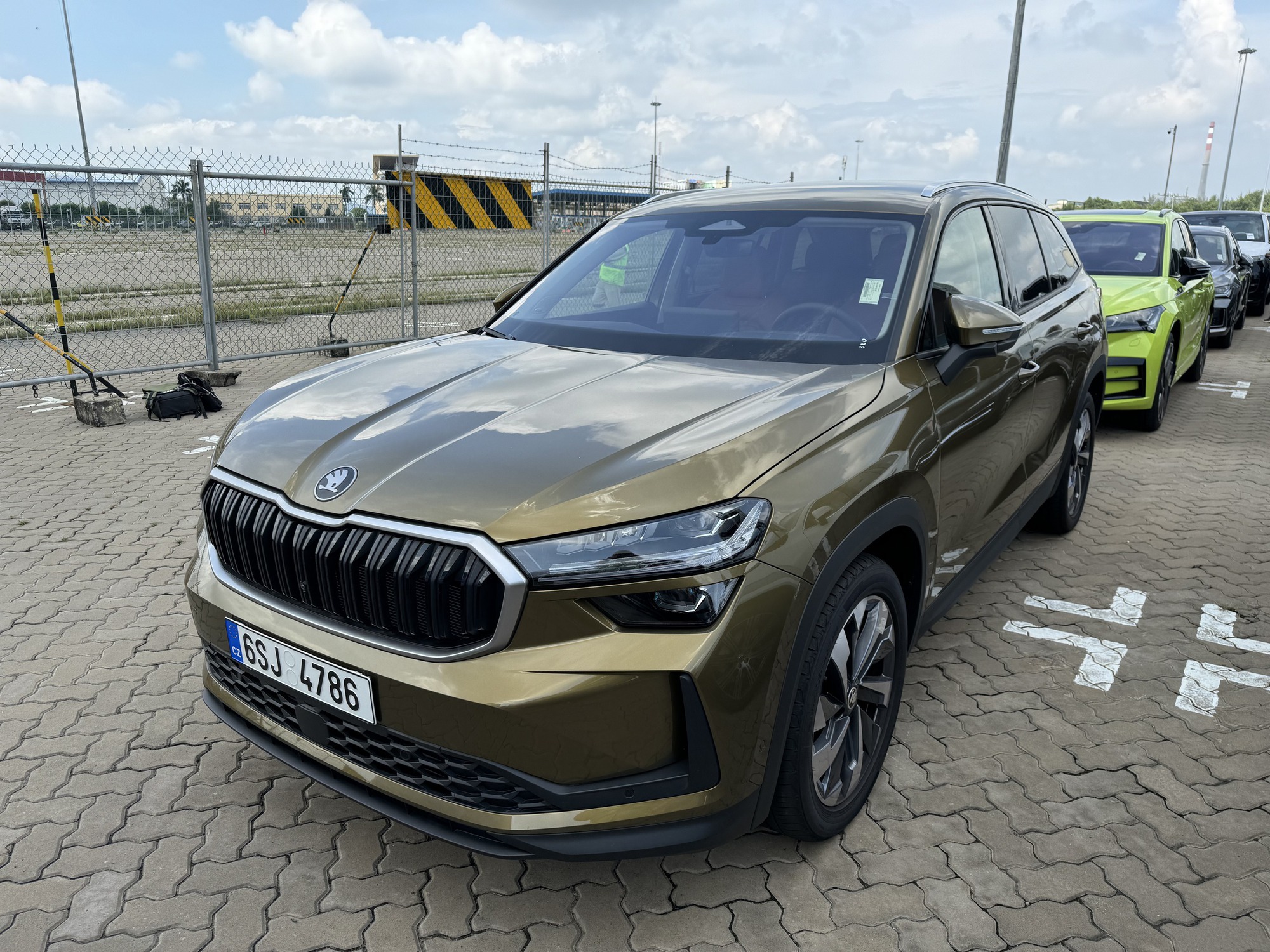 Lộ nội, ngoại thất 4 xe Skoda mới tại Việt Nam: Kodiaq có bản thể thao đấu Santa Fe, Superb cùng cỡ Camry nhưng dáng lạ - Ảnh 2