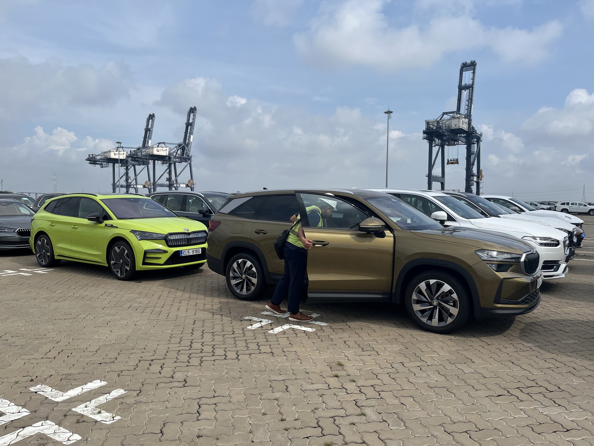 Lộ nội, ngoại thất 4 xe Skoda mới tại Việt Nam: Kodiaq có bản thể thao đấu Santa Fe, Superb cùng cỡ Camry nhưng dáng lạ - Ảnh 1