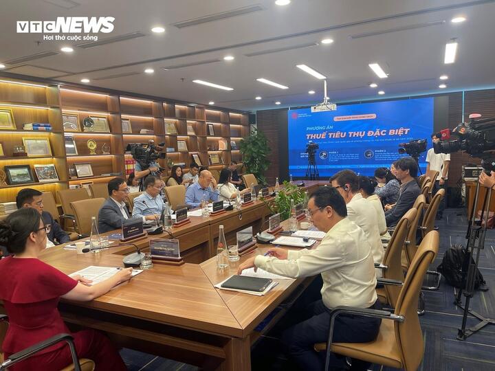 Tăng thuế tiêu thụ đặc biệt với thuốc lá: Chuyên gia phân tích gì? - Ảnh 2