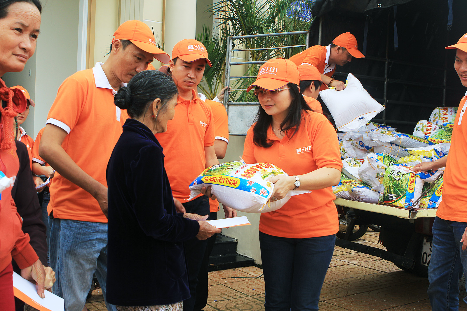 SHB - Hành trình khẳng định giá trị "Ngân hàng vì con người", vì một cuộc sống tốt đẹp hơn - Ảnh 3