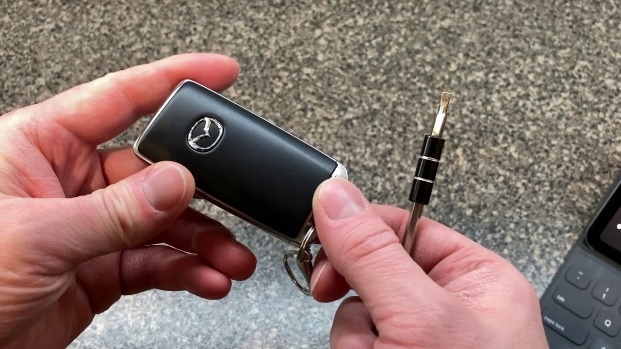 Mazda ‘tận thu’ khách hàng bằng gói thuê bao: Gần 250.000 đồng/tháng chỉ để khởi động xe từ xa, ‘cắt’ tính năng để bán dịch vụ - Ảnh 2