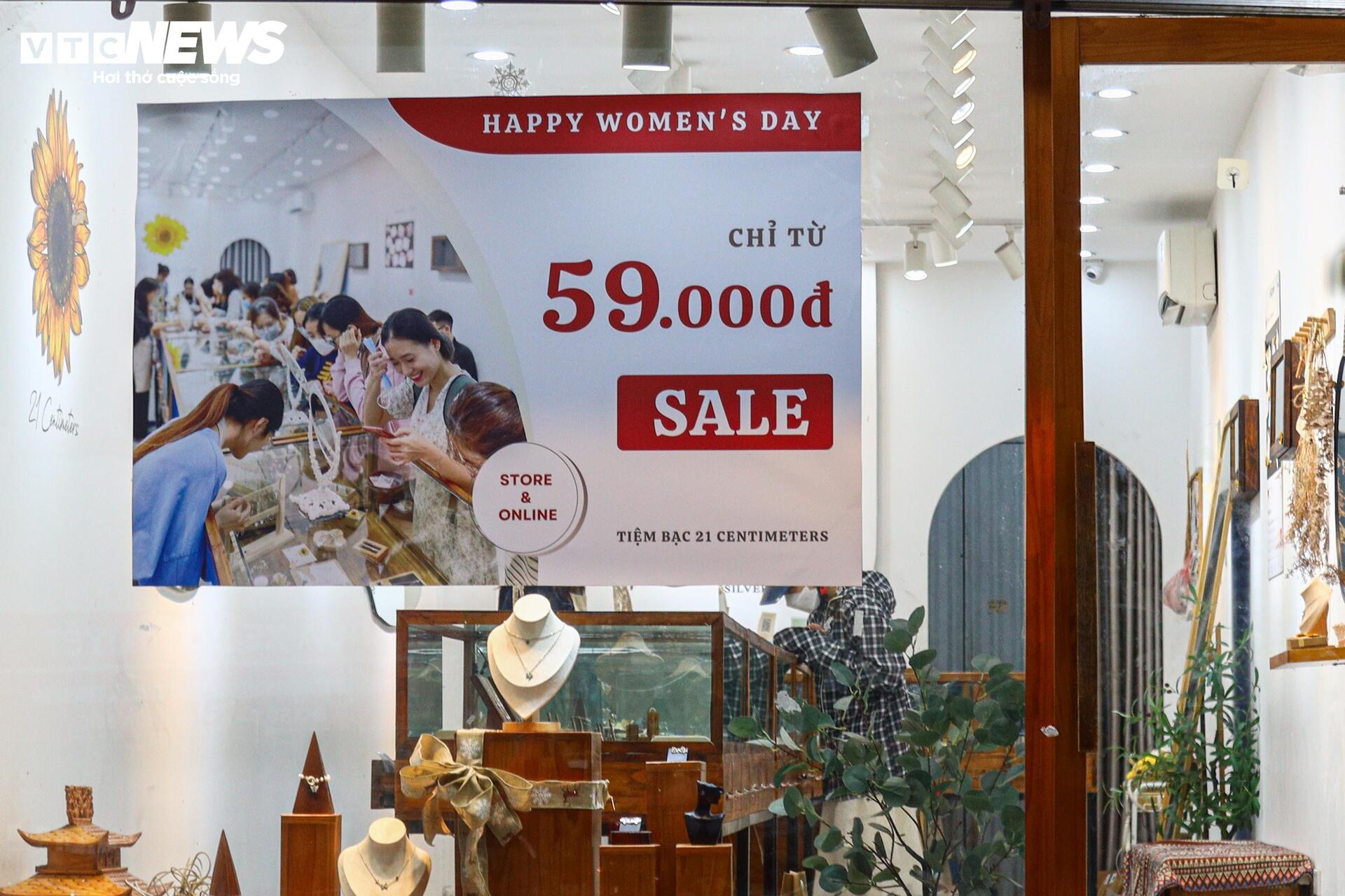 Quà tặng 20/10 đua nhau giảm giá, khách vẫn vắng - Ảnh 14